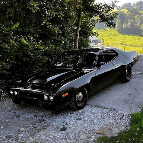 1971 Plymouth Roadrunner, Bespoke Cars, Cars Drive, Carros Vintage, Plymouth Road Runner, Mopar Muscle Cars, Plymouth Roadrunner, Cars Usa, Dante Alighieri