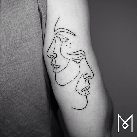 8,826 mentions J’aime, 81 commentaires - Mo Ganji (@moganji) sur Instagram : "🎭 #faces #moganji #singleline" Linear Tattoos, Two Face Tattoo, Theater Mask Tattoo, Theatre Tattoo, Mo Ganji, One Line Tattoo, Red Tattoo Ideas, Girl Face Tattoo, Single Line Tattoo