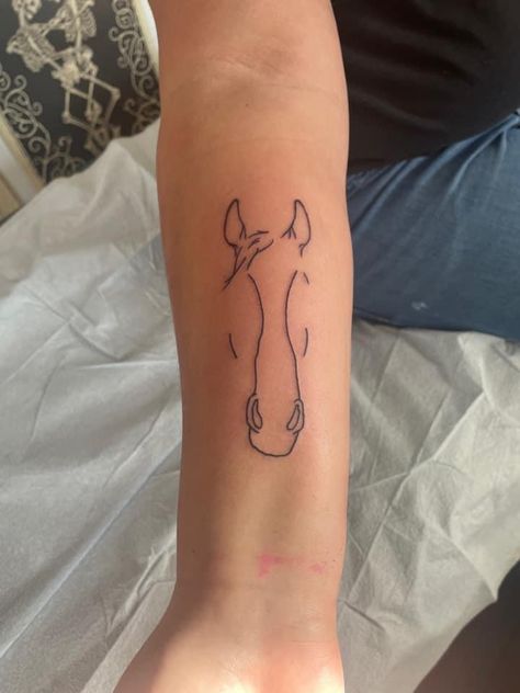 Horse Tattoo Simple, Horse Outline Tattoo, Horse Outline, Horse Tattoo Design, Tattoo Appointment, Fineline Tattoo, Outline Tattoo, Cute Small Tattoos, Horse Tattoo