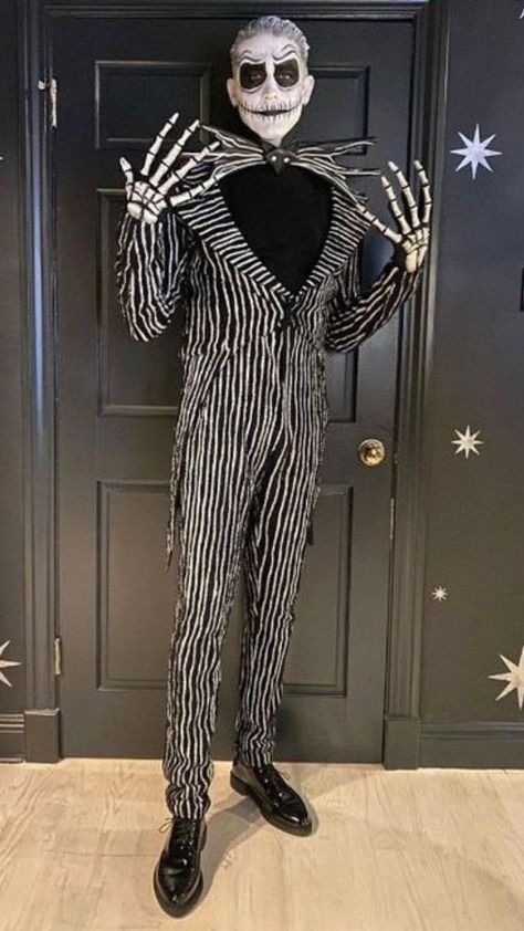 Men’s Haloween Costume Ideas, Costume Ideas For Men Halloween, Best Halloween Costumes Men, Men’s Cosplay, Scary Halloween Costume Ideas Men, Cool Halloween Costumes Men, Halloween Costume Men Aesthetic, Masculine Halloween Costumes, Men’s Halloween