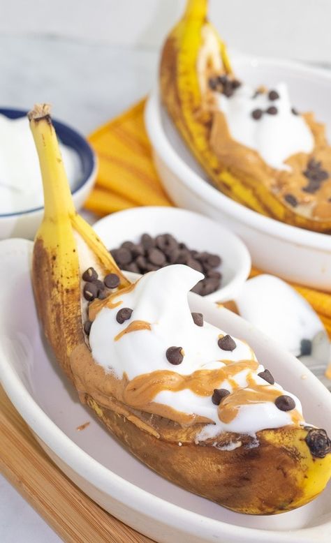 So easy to make and absolutely delicious, these Air Fryer Banana Boats can even be made in your oven, on the grill, or over a campfire. Air Fryer Banana, Heart Healthy Desserts, Banana Boats, Grilled Bananas, Lazy Vegan, Recipes For The Whole Family, Banana Dessert Recipes, Fried Bananas, Banana Dessert