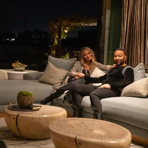 Chrissy Teigen and musician John Legend have sold an 8,520-square-foot home in Beverly Hills for $16.8 million. Chrissy Teigen House, John Legend House, John Legend And Chrissy Teigen, Chrissy Teigen Style, Couples List, Newport Beach Homes, Golden Palace, Marble Bathtub, Beverly Hills Houses