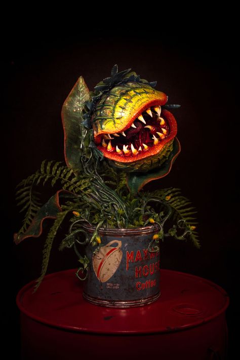 I Handcrafted Audrey 2 From “Little Shop Of Horrors” From Materials I Had At Home During The Quarantine Tattoo Planning, Inktober Ideas, Man Eating Plant, Forgotten Things, Audrey 2, Horror Crafts, Comedy Theatre, Audrey Ii, Plant Monster