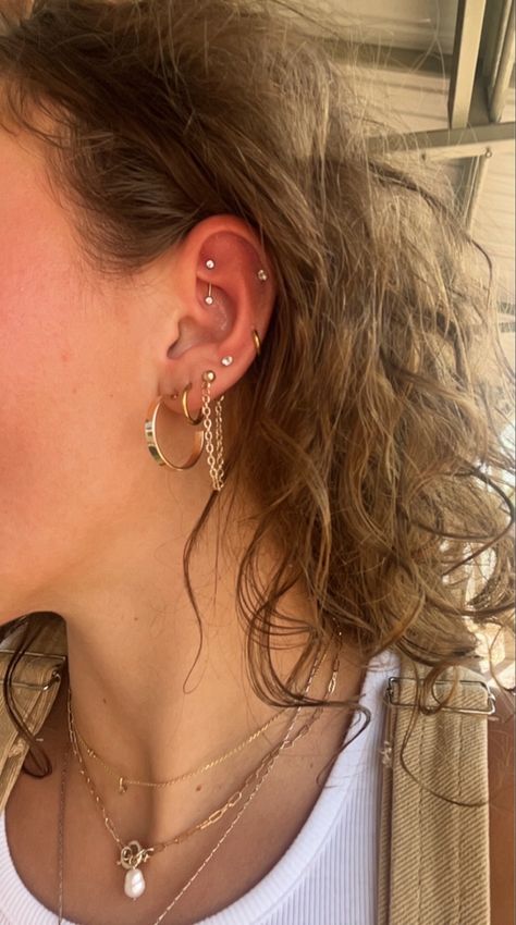 4 lobes, helix, lower helix, rook piercings 2 Cartilage Piercings, Low Helix Piercing Ideas, Low Cartilage Piercing, Helix Earrings Aesthetic, Piercing Ideas Conch, Double Helix Piercing Ideas, Lower Helix Piercing, Forward Helix Piercing Ideas, Vertical Helix Piercing