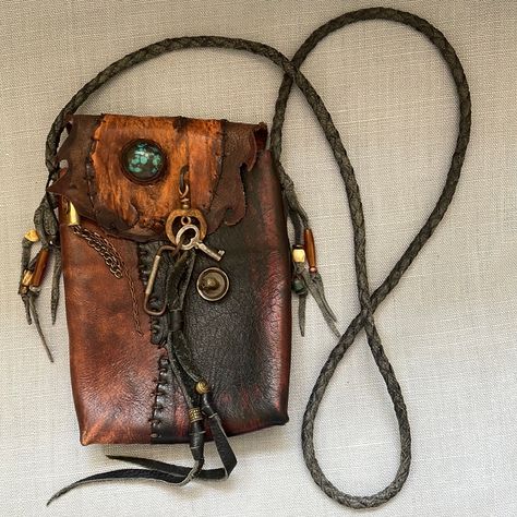 Incredible Hand Made Leather Crossbody Sack By Artisan Deluxe. Sack Measures Appx 9” X 5.5”. Plenty Of Room For A Cell Phone Glasses Keys And Small Wallet. Braided Strap Measures 22”. Please Note All Of The Unique Details. Handmade Useful Gifts, Homemade Pouches, Viking Outfits, Leather Reference, Ebay Reinstatement, Leather Pouch Bag, Leather Watch Cuff, Leather Pouches, Medicine Bags