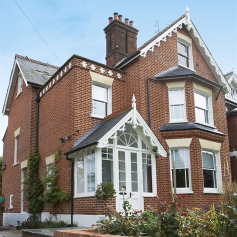 Impressive Victorian home in Surrey | House tour | PHOTO GALLERY | Ideal Home | Housetohome.co.uk Victorian House Uk, Beehive Designs, Victorian Porches, Edwardian Houses, Surrey House, Edwardian Architecture, House Victorian, British Houses, English Town