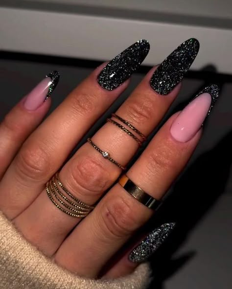 INDIGO NAILS UK & NAIL TRAINING on Instagram: "Glossy black!? Yes please! 🖤💫✨ Mr Black , Black Poison, Disco Pola ❄️🖤 Nails by Amanda Sudół 🥰😘 www.sara-nails.co.uk 🇬🇧 #nails#blacknails#glossyblacknails#discopolaindigo#blacknails#blingbling#frenchnails#newyear#christmasnails#black#winternails#indigonails#nailsart#lovenails" New Nails 2023, Disco Nails, Nail Courses, Milky Nails, Spring Acrylic Nails, Indigo Nails, Subtle Nails, Vibrant Nails, Glow Nails