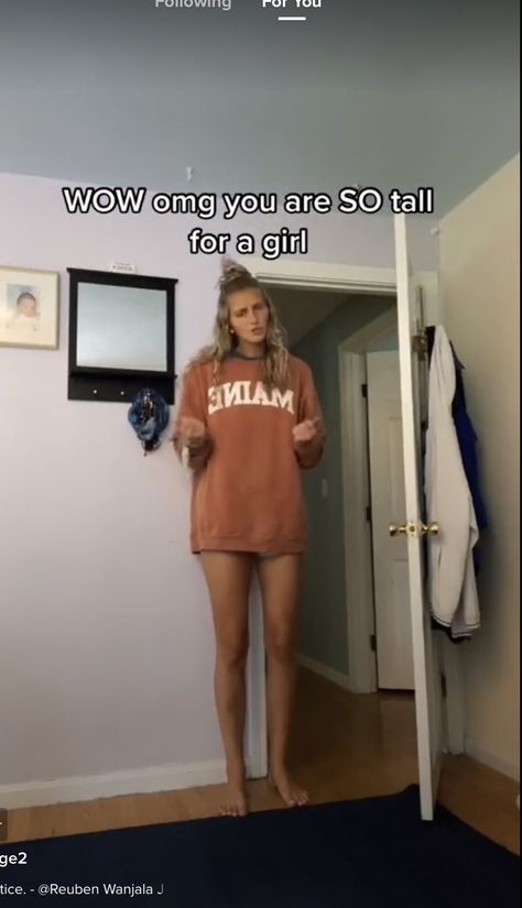 Taller Girlfriend, Giant People, Tall Women Fashion, Tall People, Amanda Bynes, Sock Outfits, Tall Girl, Tall Women, Women Girl