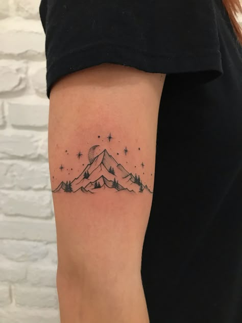 Moutain Tattoos For Women, Outdoors Tattoos For Women, Tiny Mountain Tattoo, Acotar Mountain, Small Nature Tattoos, Velaris Tattoo, Winter Tattoos, Moutain Tattoos, Winter Tattoo