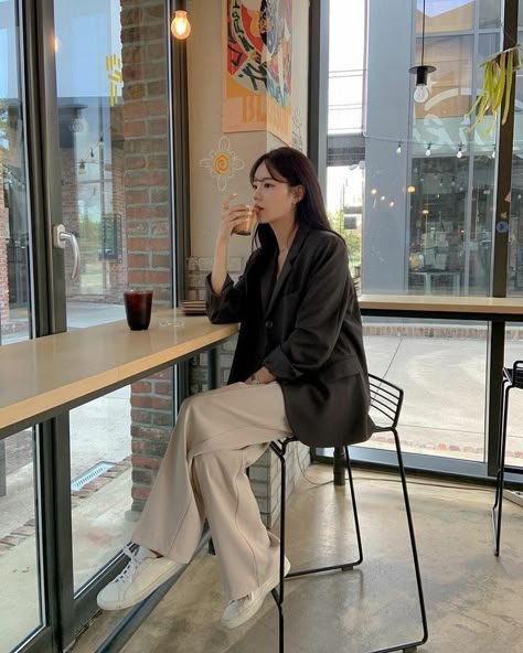 대학생 스타일, Comfy Minimalist, Formal Streetwear, Grunge Tops, Soft Girl Style, Fashion Style Outfits, Korean Casual Outfits, Uni Outfits, Skirt Shorts