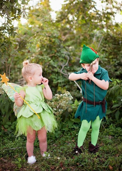 Brother Sister Halloween Costumes, Sister Halloween Costumes, Sibling Halloween Costumes, Toddler Boy Halloween Costumes, Sibling Costume, Peter Pan Costume, Twin Halloween, Tinker Bell Costume, Baby Kostüm