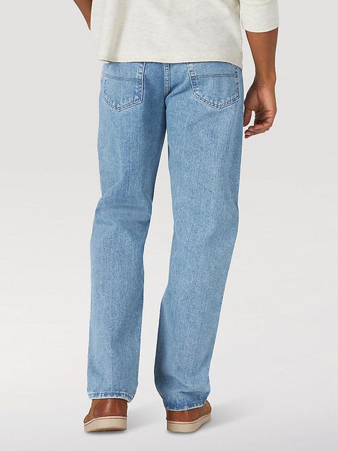 Finally, a jean you'll want to wear all day long. The Wrangler Authentics® relaxed fit cotton jean for men makes your day-to-day comfort a priority. It features an all-time favorite fit that offers all the room you need to feel free and it's made of 100% cotton denim that can hold its own no matter where the day leads. It features a mid rise, regular fit through the thigh, and looser leg. Mens Jeans Outfit, Men Wrangler Jeans, Boy Jeans Outfit, Jean For Men, Light Color Jeans, Dickie Jeans, Jeans Outfit Men, Guy Style, Work Jeans