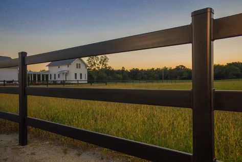 How many times have you heard Mom, Dad, your trainer, or anyone else warn you not to sit on the #fence? Traditional fencing can be broken/warped by weight, but Buckley Fence's #steel construction is unique and strong, making sitting on the fence perfectly fine to do! Agricultural Fencing, Post And Rail Fence, Split Rail Fence, Black Fence, Horse Fencing, Fence Styles, Steel Fence, Rail Fence, Wood Post