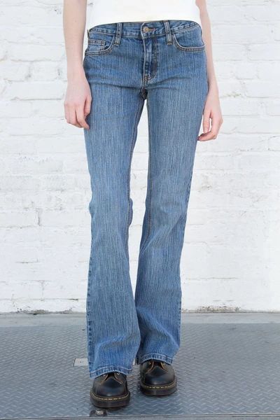 Jeans – Brandy Melville Brandy Melville Jeans, 90s Jeans, 90s Denim, Tee Outfit, Cotton Cardigan, Low Rise Jeans, Denim Flares, Mode Vintage, Cotton Sweater