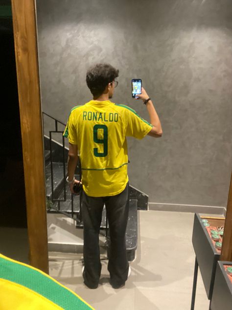 Nazario retro jersey fit Brazil Outfit Men, R9 Brazil, Brazil Outfit, Ronaldo 9, Retro Jersey, Ronaldo, Brazil, Mens Outfits, Wardrobe