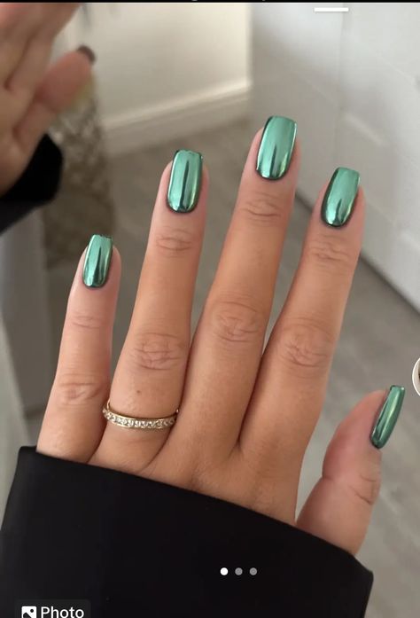 Chrome Green Nails, Christmas Chrome Nails, Light Blue Chrome, Essie Nail Polish Colors, Blue Chrome Nails, Blue Chrome, Chrome Nails Designs, Hello Nails, Ombre Acrylic Nails