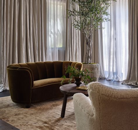 The Expert - Getting Jake Arnold’s Signature Look Entirely Virtually? This Bay Area Home Proves It’s Possible Masculine Room, Jake Arnold, Celebrity Interior Design, Linen Sectional, Pattern Draping, Green Sofa, Vintage Living Room, California Homes, Living Room Inspo