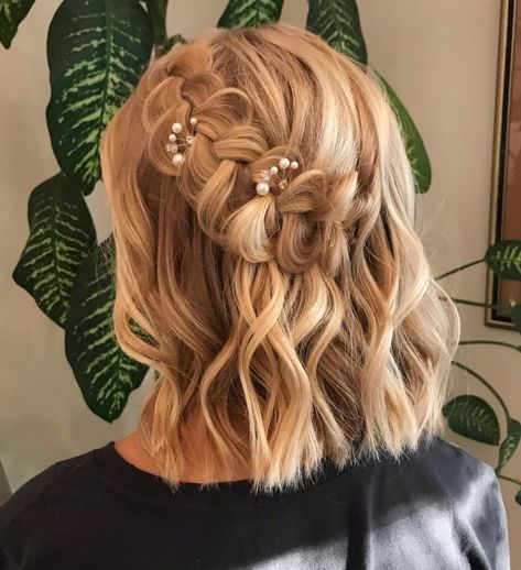 Wedding Bob with Half-Up Dutch Braid Diagonal Braid, Wedding Bob, Half Braided Hairstyles, Wedding Curls, Wedding Hairstyles For Short Hair, Short Bridal Hair, Formal Hairstyles For Short Hair, Short Hair Bride, Bob Braids Hairstyles