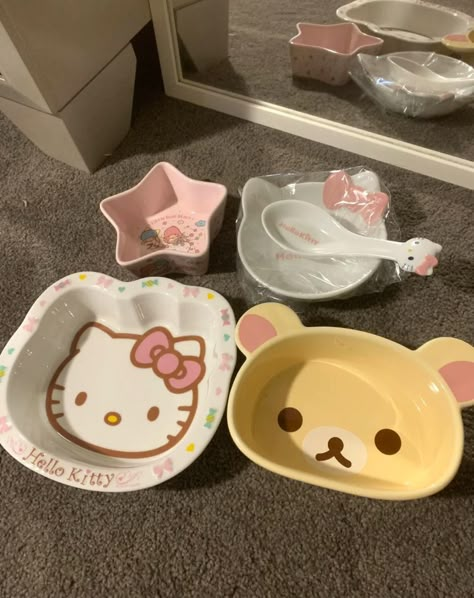 Kawaii Kitchen Decor, Kid Plates, Bear Ceramic, Hello Kitty Baby, Charmmy Kitty, Cute Furniture, Kitty Baby, Hello Kitty Aesthetic, Cute Kitchen