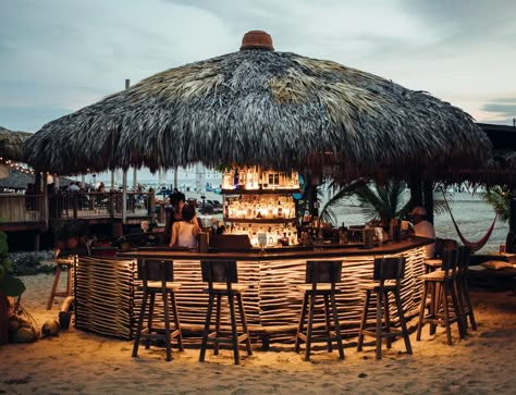 Beach Dive Bar, Beach Bars Design, Beach Bar Ideas, Outdoor Beach Bar, Beach Cafe Design, Beach Bar Design Ideas, Beach Club Design, Beach Bar Decor, Beach Bar Design