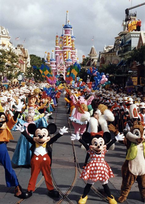 WDW 25th Anniversary (1996) Magic Kingdom Parade, Disneyland Parade, Paris Airport, Disney Parade, Holidays Ideas, Disney Blog, Images Disney, Disney World Magic Kingdom, Disney Memories