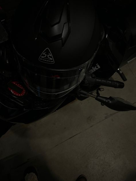 #motor #kawasaki #motorhirl Black Motorcycle Helmet Aesthetic, Kawasaki Ninja H2r Black Aesthetic, Black Motorbike Aesthetic, Pfp Motorcycle, Kawasaki Ninja Aesthetic, Kawasaki Aesthetic, Black Motorcycle Aesthetic, Moter Cycle Aesthetic, Motorcycle Pfp