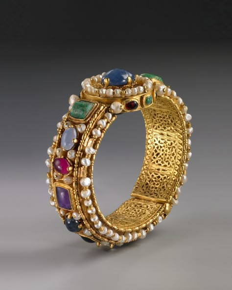 Culture at the Crossroads @ Toledo Art Museum – Detroit Art Review Byzantine Gold, Byzantine Jewelry, Ancient Jewels, Ancient Jewellery, Historical Jewellery, Ancient Jewelry, Antique Jewellery, Pretty Jewellery, Toledo