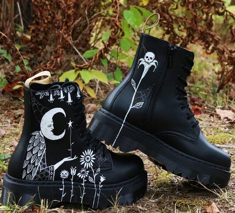 DIY DOCS: BILL CRISAFI - Dr. Martens Blog Bill Crisafi, Boots Diy, Custom Boots, Hand Painted Shoes, Fresh Shoes, Painted Clothes, Inspirational Art, Painted Shoes, Doc Martens