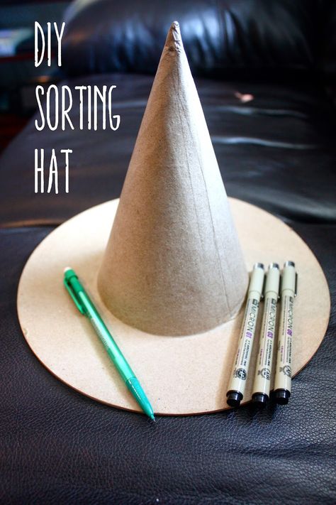 The Geeky Gal: Halloween Tutorial: DIY Sorting Hat from Harry Potter Harry Potter Hat Diy, Diy Sorting Hat Harry Potter, Diy Sorting Hat, Origami Fortune Teller, Harry Potter Hat, Harry Potter Christmas Decorations, Classe Harry Potter, Harry Potter Theme Birthday, Pola Topi