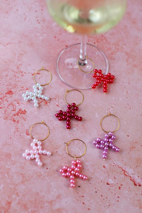 Diy Glass Charms, Diy Wine Charms How To Make, Diy Wine Charms, Wine Glass Charms Diy, Wine Charms Diy, Heart Wreath Form, Pressed Flower Bookmarks, Flower Bookmarks, Christmas Wreath Craft