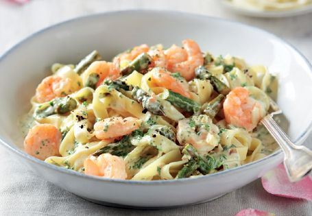 Tagliatelle with #Prawns and Asparagus #ValentinesEnvy #Recipe Tagliatelle Recipe, Healthy Pasta Dishes, Prawn Dishes, Tagliatelle Pasta, Aldi Recipes, Prawn Recipes, Asparagus Pasta, Shellfish Recipes, Nutritious Recipes