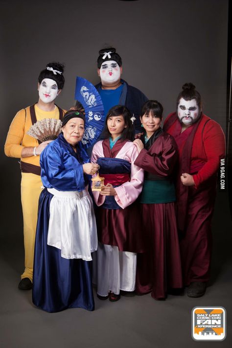 Mulan cosplay - Mathieu is the soldier-geisha, I am the teacher with the ink moustache Mulan Family Costume, Group Cosplay Ideas, Cosplay Mulan, Mulan Cosplay, Cosplay Group, Group Cosplay, Diy Kostüm, Epic Cosplay, Disney Cosplay