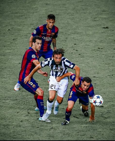 Miroslav Klose, 90s Football, Andrea Pirlo, Legends Football, Football Players Images, Football Photography, Football Images, Sports Boys, Jersey Vintage