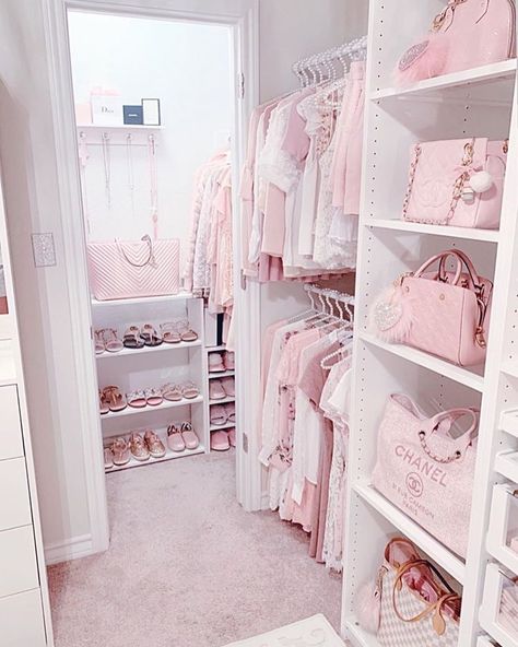 Barbie Rooms, Pink Closet, Room Organization Bedroom, Dream Bedroom Inspiration, Dream Closet Design, Mode Rose, Luxury Room Bedroom, Closet Decor, Vanity Room