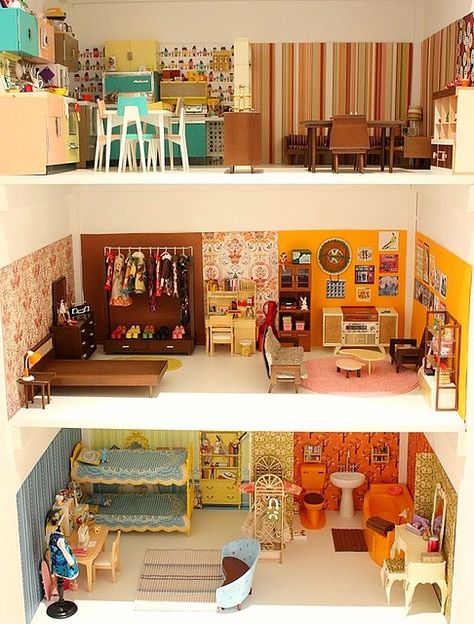 Cute doll house Retro Dollhouse, Blythe House, Mini Houses, Barbie Doll House, Miniature Rooms, Barbie House, Barbie Furniture, Miniature Houses, Mini Things