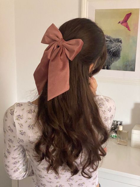 Easy Trendy Hairstyles, Beyonce Hair, Aesthetic Hairstyles, Hair Bow Tutorial, Bow Hairstyle, Clip Hairstyles, Ribbon Hairstyle, Peinados Fáciles Para Cabello Corto, Princess Hairstyles