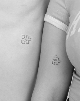 Puzzle Tiny Tattoos Women Minimalist Tattoo Ideas For Daughter And Mom, Mom And Daughter Minimalist Tattoos, Small Tattoo Ideas For Mother And Daughter, Minimalistic Sister Tattoos, Small Tattoos For Mother And Daughter, Mother 2 Daughter Tattoos Matching, Mother Daughter Tiny Tattoos, Matching Tattoos With Mum, Puzzle Heart Tattoo