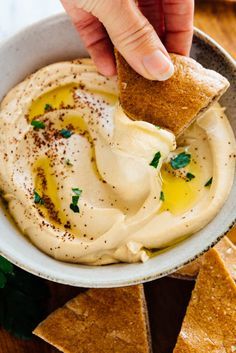 You're just 30 minutes away from this CREAMY and DELICIOUS homemade hummus! Learn how to make the best hummus you've ever had with these simple tips and tricks. #creamyhummusrecipe Creamy Hummus Recipe, The Best Hummus, Best Hummus Recipe, Best Hummus, Make Hummus, Homemade Hummus, Hummus Recipe, Pita Bread, Idee Pasto Sano