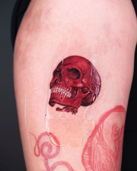 Pirate Skull Tattoos, Indian Skull Tattoos, Single Needle Tattoo, Unique Tattoo Designs, Skull Tattoo Design, Skull Tattoos, Trendy Tattoos, Pretty Tattoos, Tattoo Styles