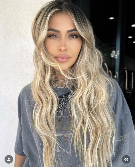 Blonde Hair Brown Roots, Blonde Hair With Brown Roots, Hair Ext, Messy Hair Look, Beige Blonde Hair, Blonde Hair With Roots, Summer Blonde Hair, Balayage Hair Dark, Balayage Hair Blonde