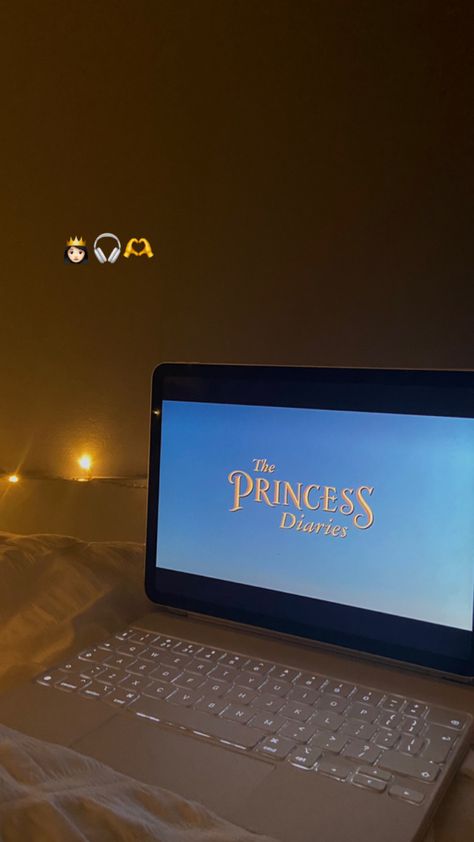 Movies On Laptop Aesthetic, Movie Aesthetic Laptop, Movie On Laptop Aesthetic, Romcom Aesthetics, Watching Laptop, Watching Movies Aesthetic, Princess Diaries, Instagram My Story, Watching Movies