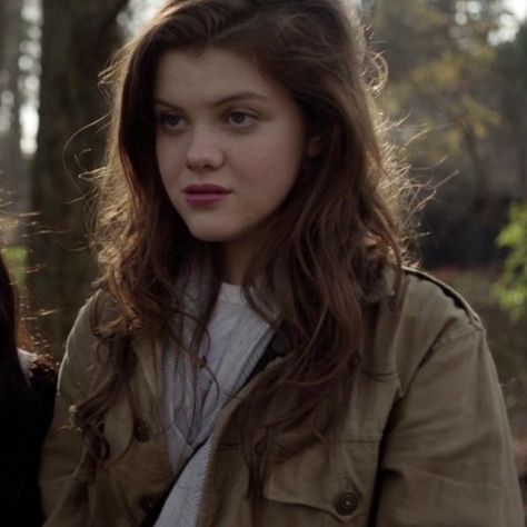 Hogwarts Student, Emma Smith, Lucy Pevensie, Wendy Darling, Night Movie, Georgie Henley, The Sisterhood, Hula Dance, Familia Real