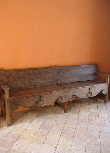 Mexican rustic style bench. Hacienda Decor, Mexican Interior Design, Spanish Furniture, Mexican Interiors, Mexican Furniture, Spanish Decor, Colonial Furniture, Mexican Home Decor, Mexican Home