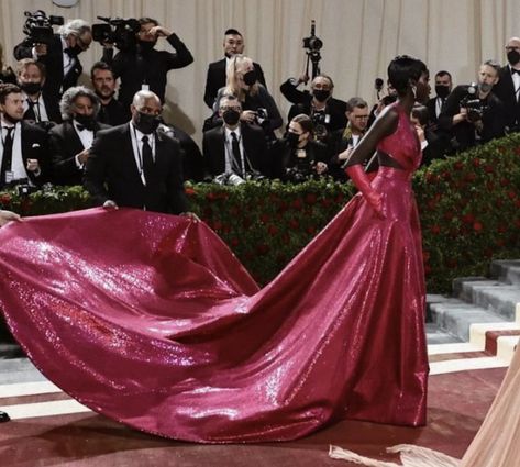 Anok Yai Met Gala, Princess Aura, Gilded Glamour, Anok Yai, Dresses Couture, Model Lifestyle, Pink Carpet, The Met Gala, Model Aesthetic