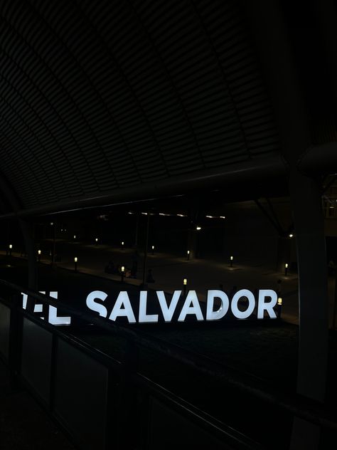 El Salvador At Night, El Salvador Aesthetic Wallpaper, El Salvador Wallpaper, El Salvador Aesthetic, Salvador Aesthetic, El Salvador Culture, Salvadorian Food, El Salvador Travel, Vision Board Pics