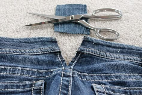 Fourteen simple clothing alterations you can do yourself when those ready to wear clothes don't fit quite right or if your weight has recently fluctuated. Syprosjekter For Nybegynnere, Distressed Clothing, Distressing Jeans, Umgestaltete Shirts, How To Make Jeans, Altering Jeans, Repair Jeans, Sewing Jeans, Sewing Alterations