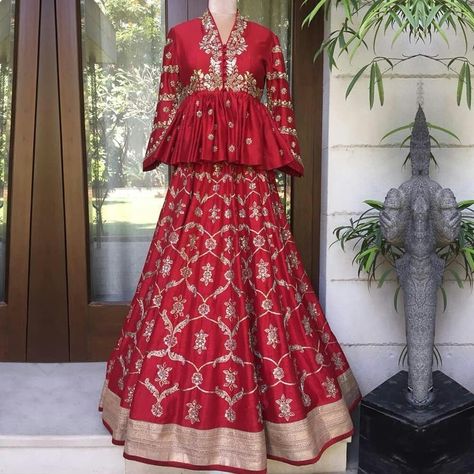 Lehnga Dress, Lehenga Blouse Designs, Lehenga Style, Choli Designs, Lehenga Choli Online, Red Lehenga, Indian Gowns Dresses, Indian Bridal Outfits, Bridal Lehenga Choli