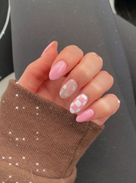 Pink Checkered French Tip Nails, Pink Gel Nail Art, Cute Retro Nails, Light Pink Checkered Nails, Checkered Nails Square, Pink Checkerboard Nails, Simple Nail Ideas Square, Fun Almond Nails Art Designs, Pink Checkered Nails