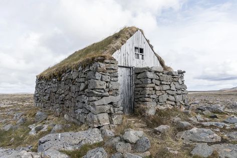 Sod Roof, Grass Roof, House Roof, Stone House, Gorgeous View, Incredible Places, Reykjavik, Window Sill, Nature Photos