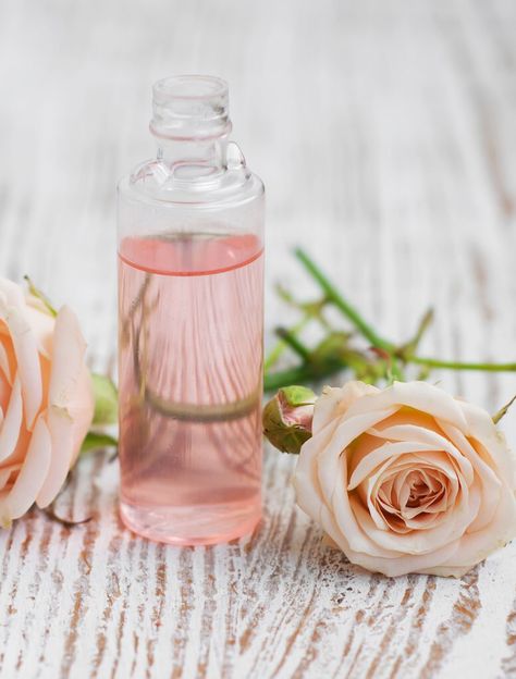 Diy Face Mist, Bath Recipes Diy, Rose Water Face Mist, Rose Water Benefits, Rose Water Diy, Cucumber For Face, Diy Beauty Treatments, Healing Dry Skin, Bath Recipes